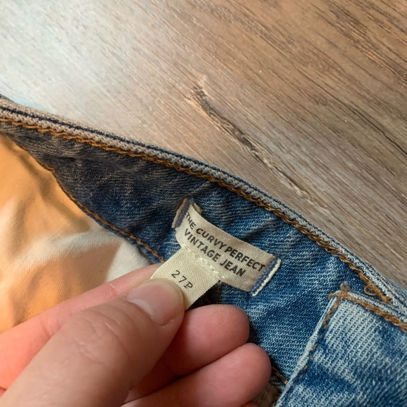 Madewell The Curvy Perfect Vintage Jean in Denman Wash: Ripped Edition - Picture 7 of 7